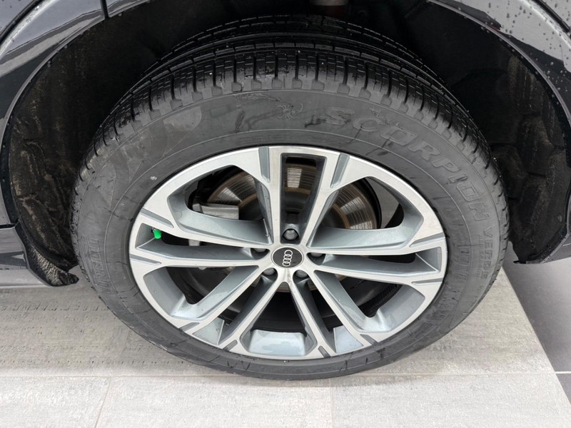 Audi Q7 Vehicle Image 5