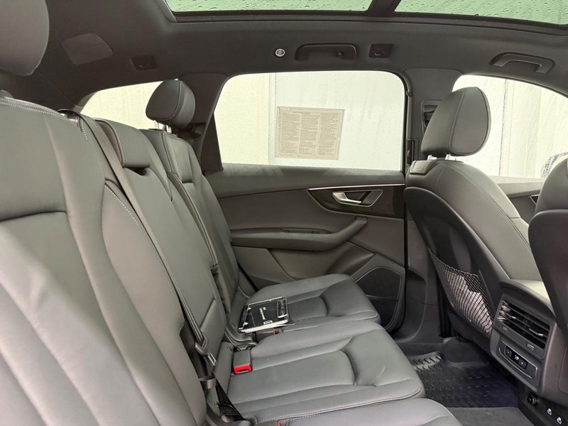 Audi Q7 Vehicle Image 8