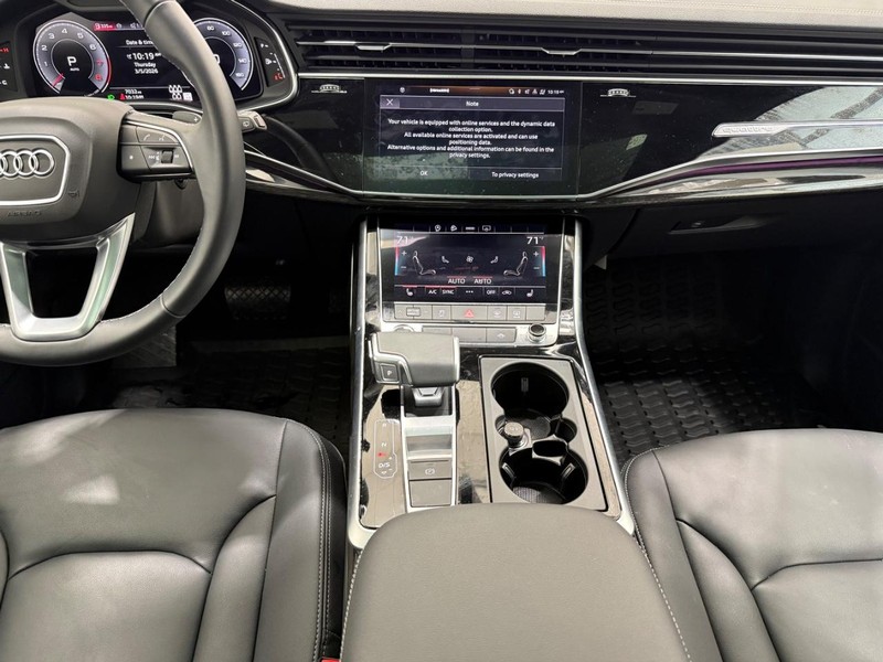 Audi Q7 Vehicle Image 9