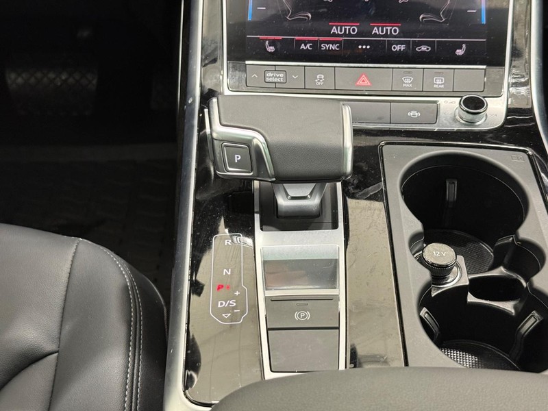 Audi Q7 Vehicle Image 11