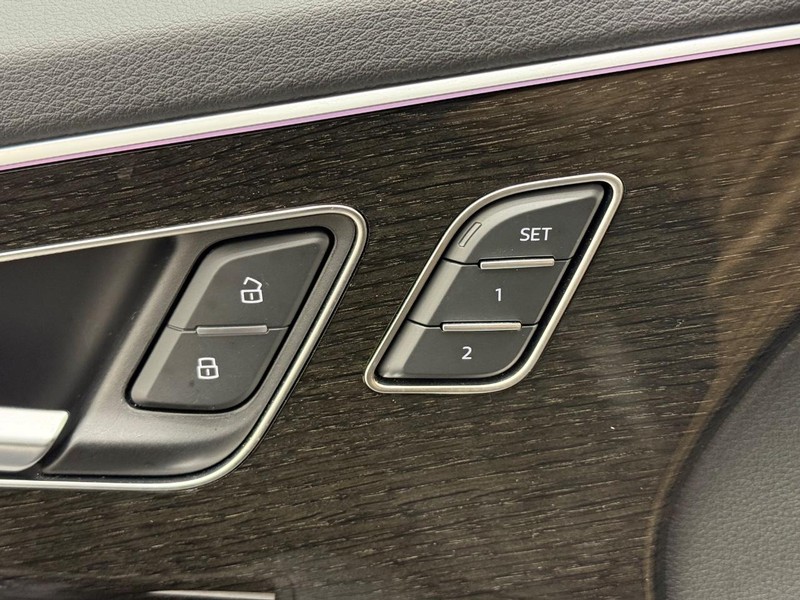 Audi Q7 Vehicle Image 14