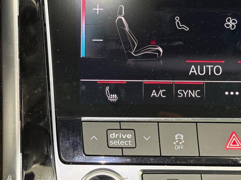 Audi Q7 Vehicle Image 18