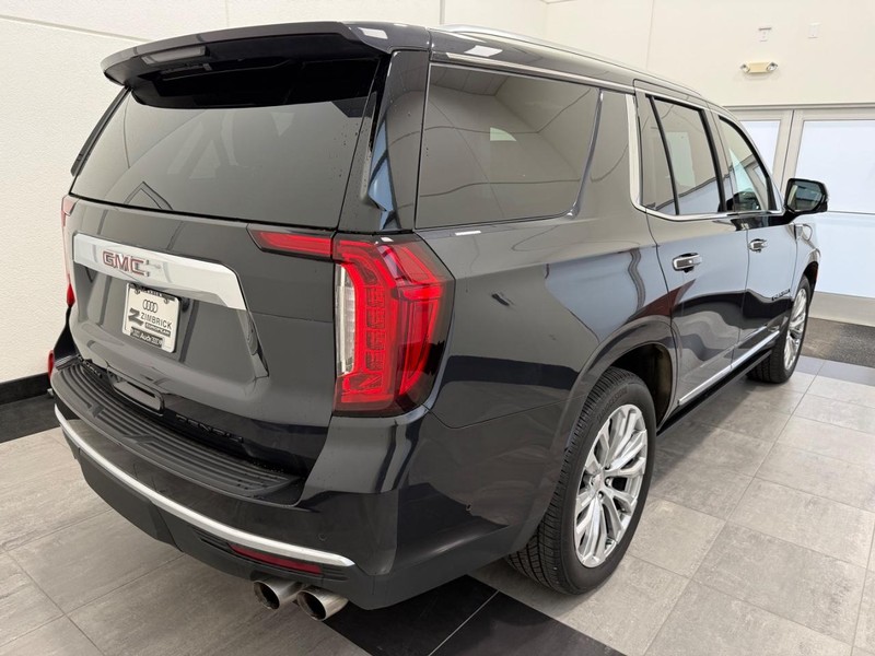 GMC Yukon Vehicle Image 2