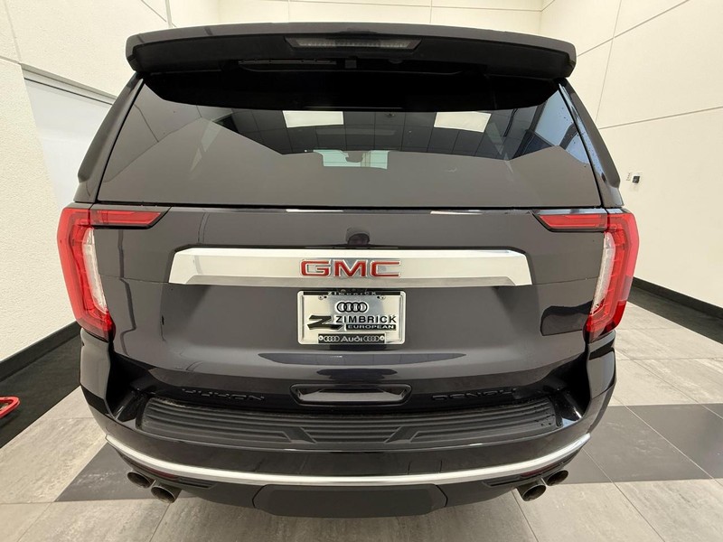 GMC Yukon Vehicle Image 3