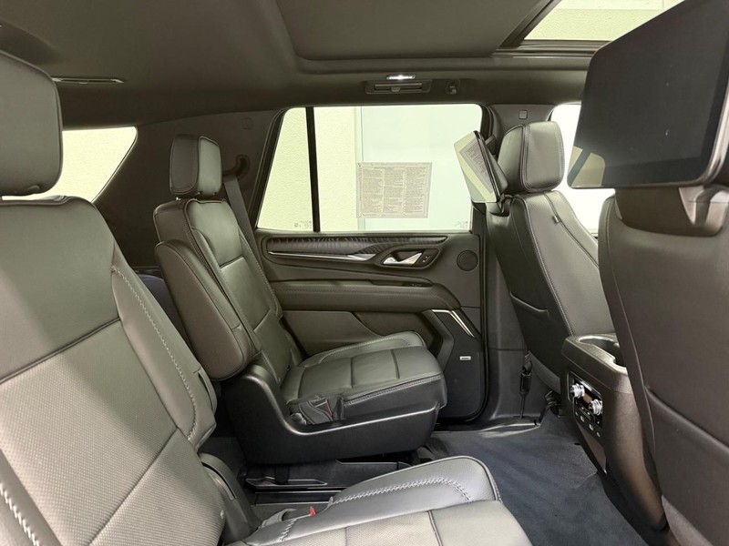 GMC Yukon Vehicle Image 8