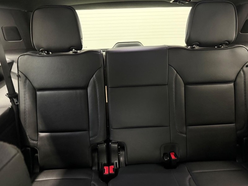 GMC Yukon Vehicle Image 9