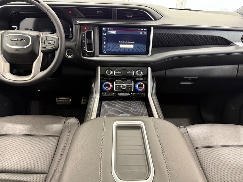 GMC Yukon Vehicle Image 11