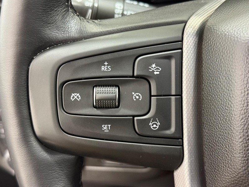 GMC Yukon Vehicle Image 17