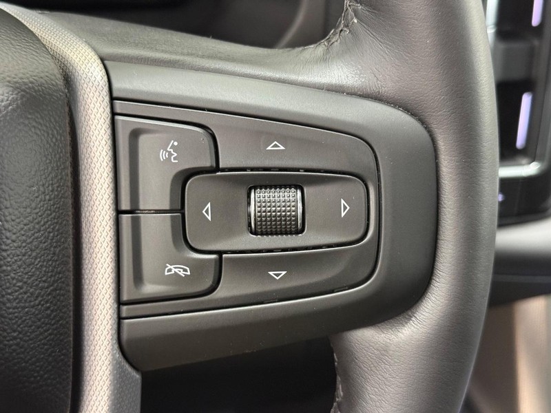 GMC Yukon Vehicle Image 18