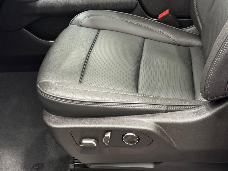 GMC Yukon Vehicle Image 24