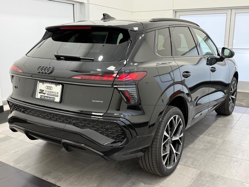 Audi Q3 Vehicle Image 2