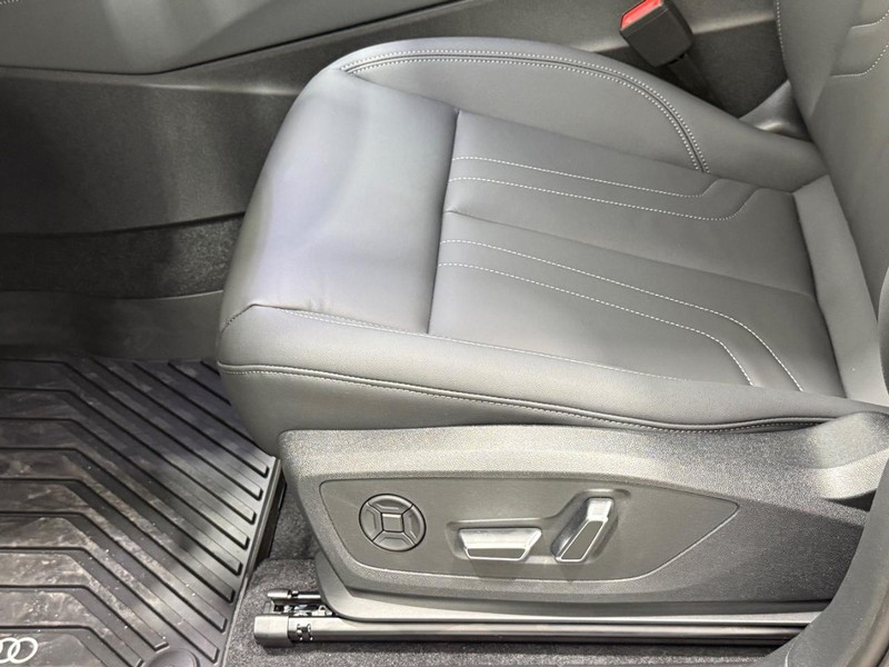 Audi Q3 Vehicle Image 17