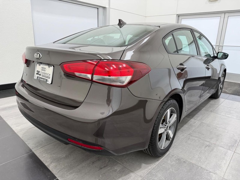 Kia Forte Vehicle Image 2