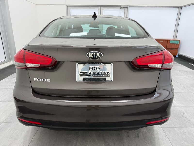 Kia Forte Vehicle Image 3