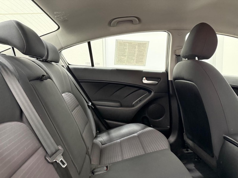 Kia Forte Vehicle Image 8