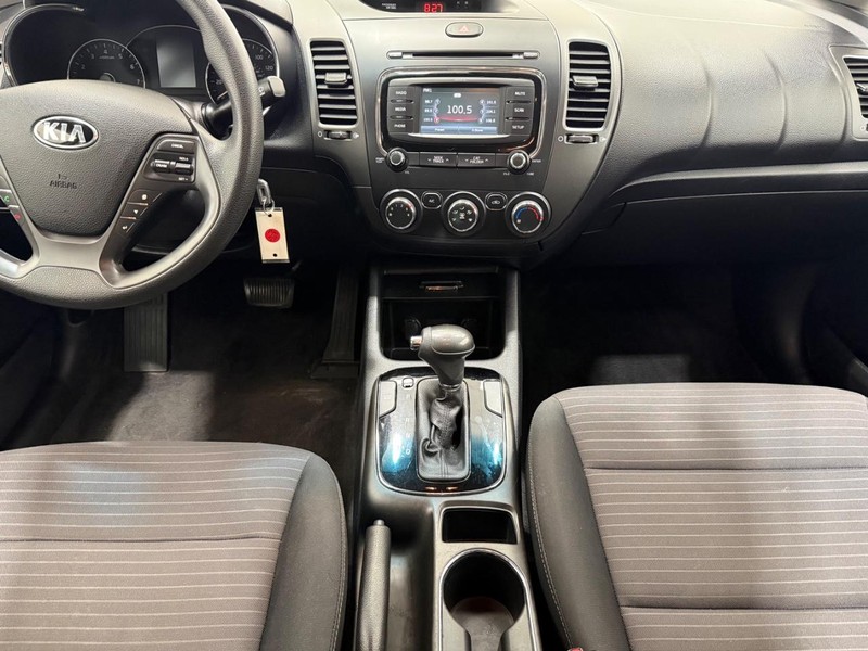 Kia Forte Vehicle Image 9