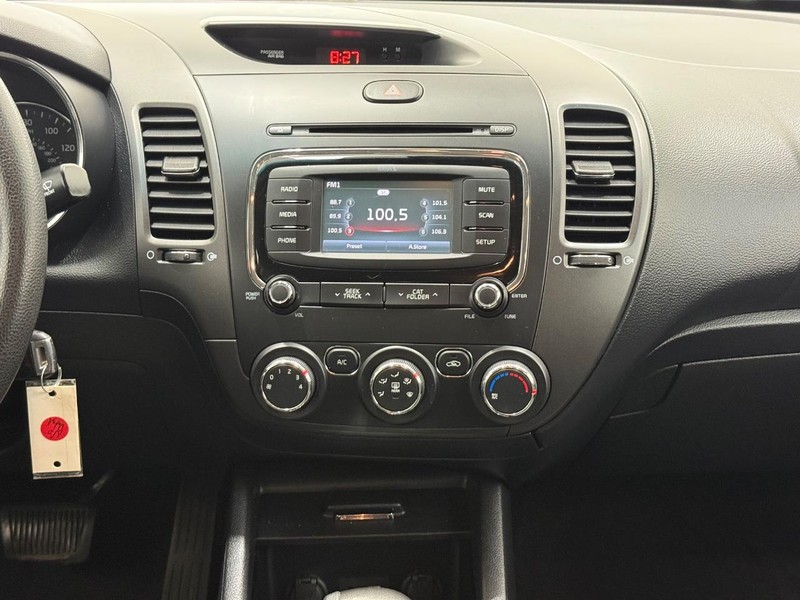 Kia Forte Vehicle Image 10