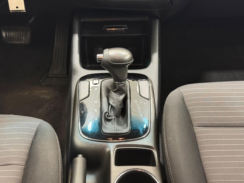 Kia Forte Vehicle Image 11