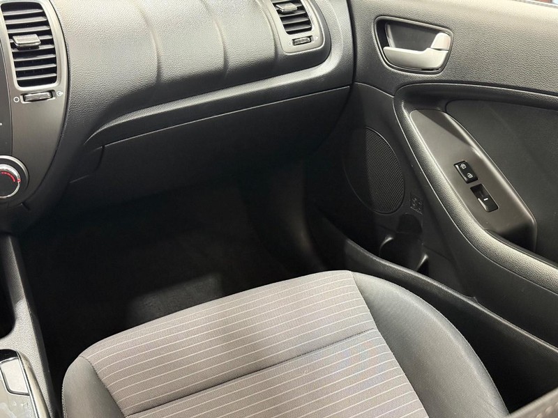 Kia Forte Vehicle Image 13