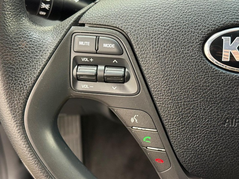 Kia Forte Vehicle Image 14