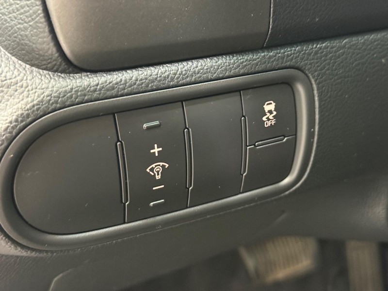 Kia Forte Vehicle Image 18