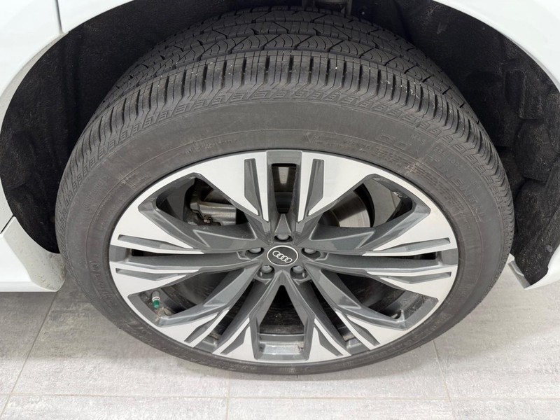 Audi Q8 Vehicle Image 5