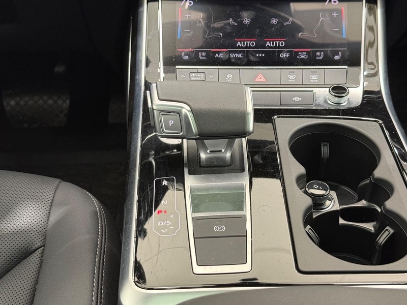 Audi Q8 Vehicle Image 11