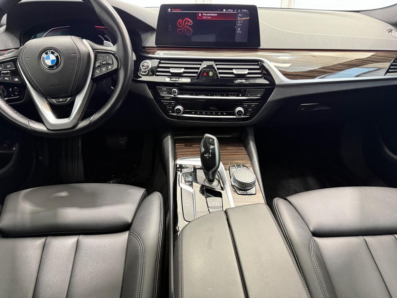 BMW 5 Series Vehicle Image 9