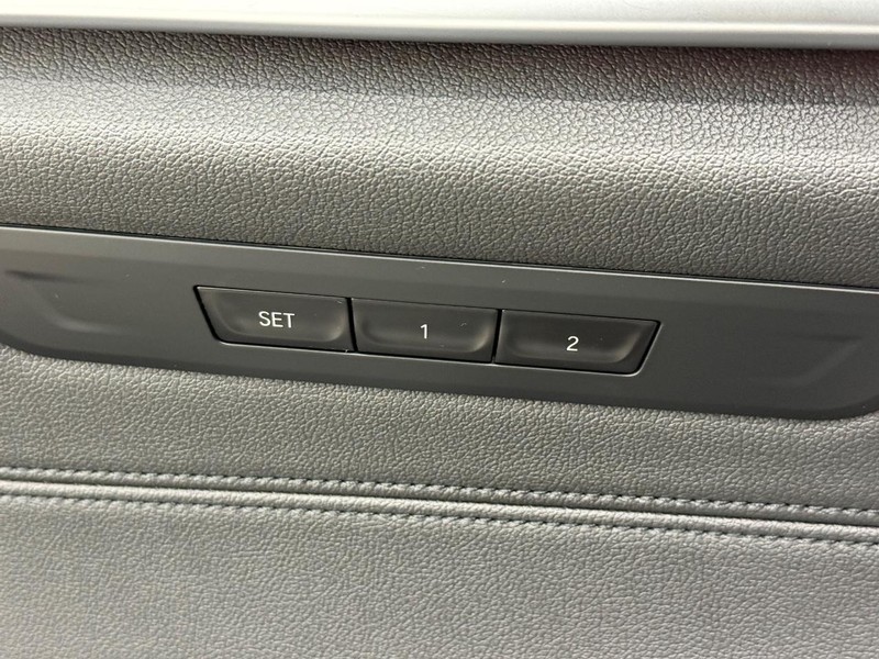 BMW 5 Series Vehicle Image 14