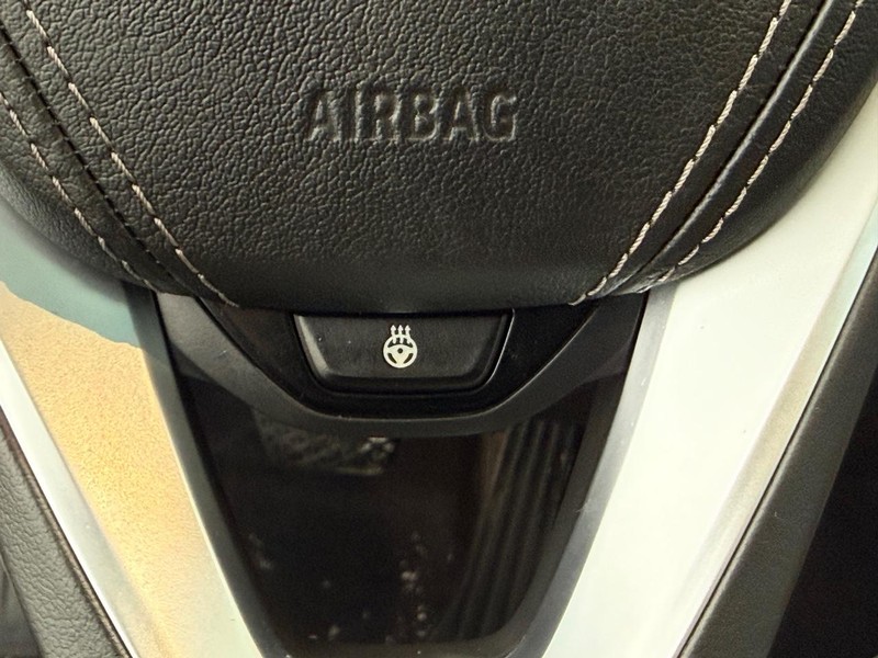 BMW 5 Series Vehicle Image 17