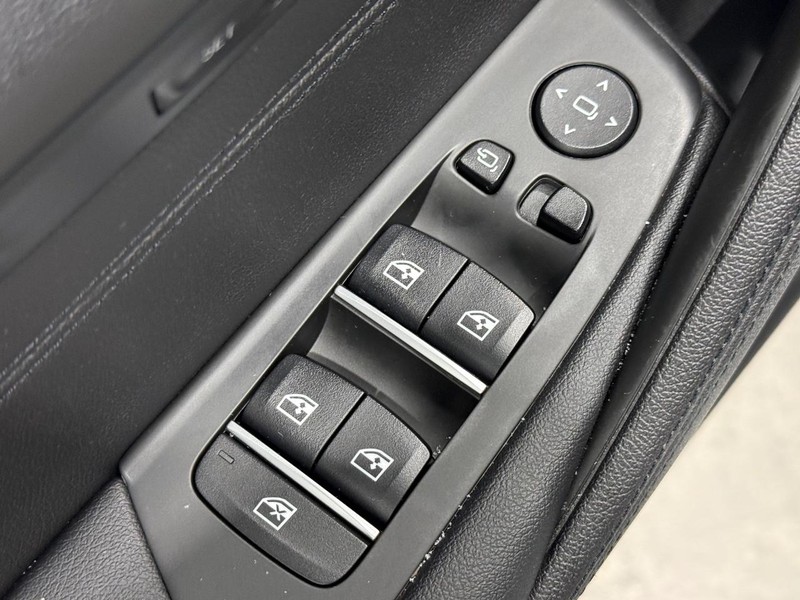 BMW 5 Series Vehicle Image 22