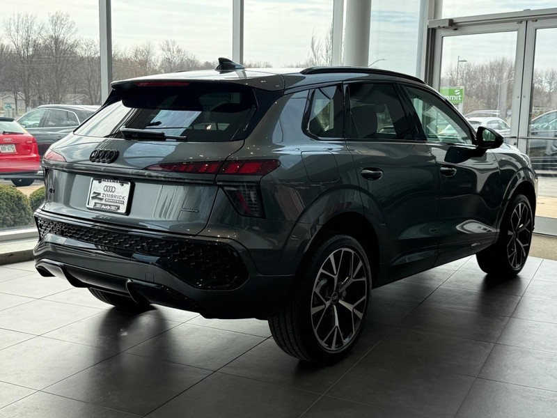 Audi Q3 Vehicle Image 2