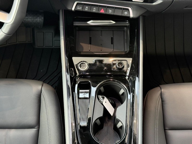 Audi Q3 Vehicle Image 7