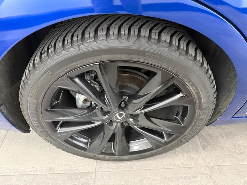 Lexus ES Vehicle Image 3