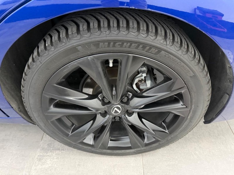 Lexus ES Vehicle Image 6