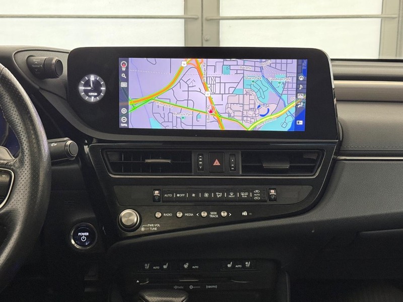 Lexus ES Vehicle Image 11