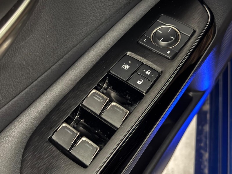 Lexus ES Vehicle Image 17