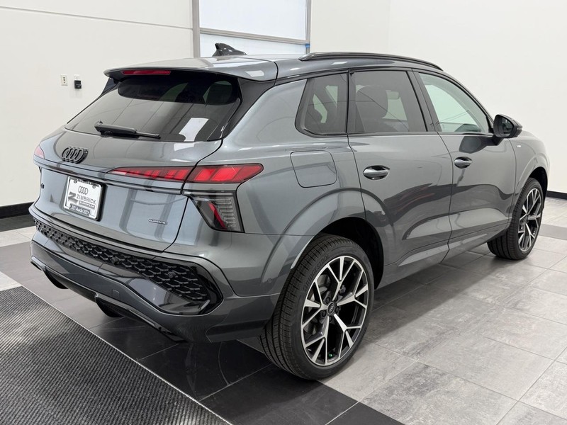 Audi Q3 Vehicle Image 2