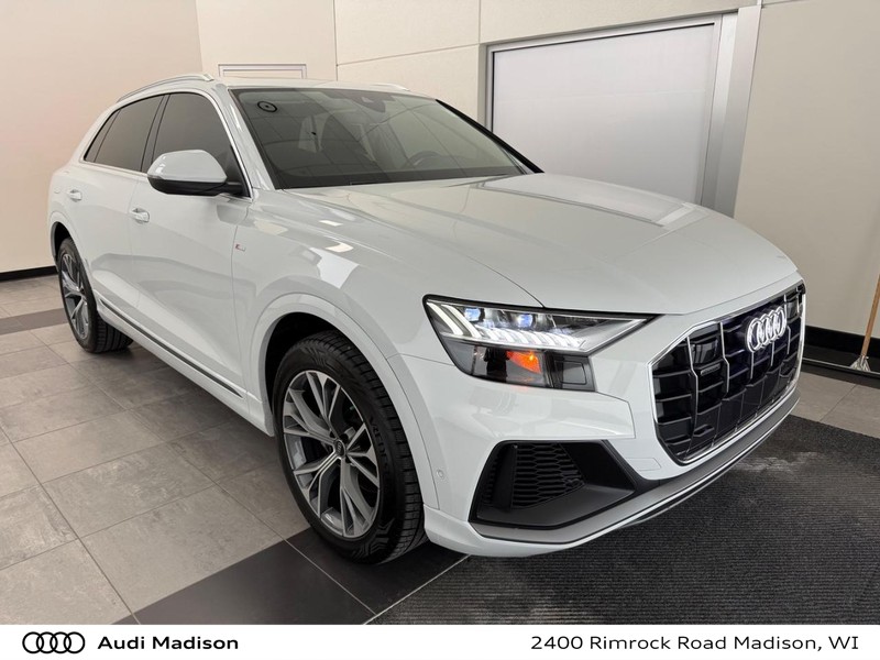 Audi Q8 Vehicle Full-screen Gallery Image 01