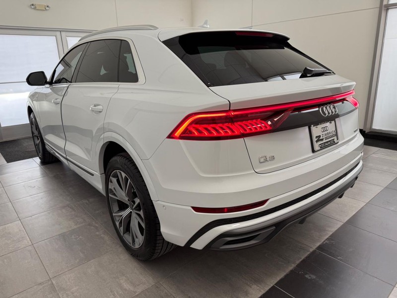 Audi Q8 Vehicle Full-screen Gallery Image 04