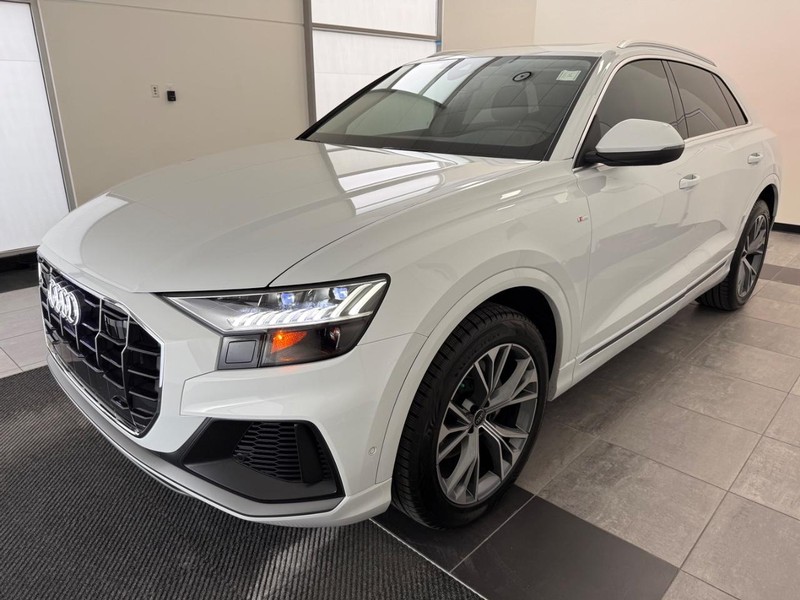 Audi Q8 Vehicle Full-screen Gallery Image 06