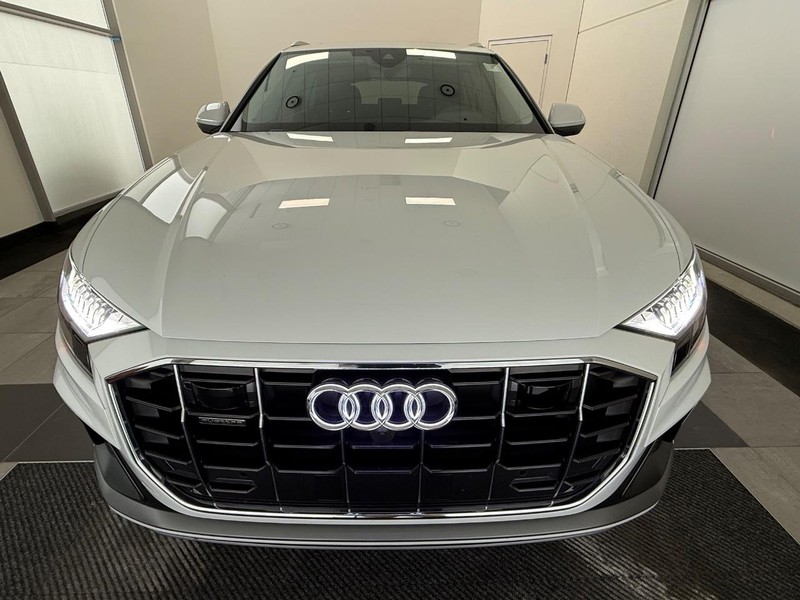 Audi Q8 Vehicle Full-screen Gallery Image 07