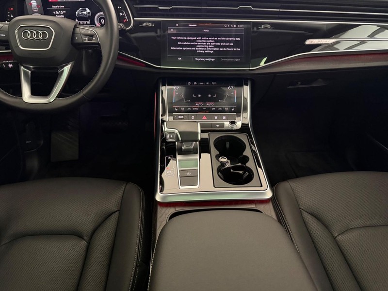 Audi Q8 Vehicle Full-screen Gallery Image 09