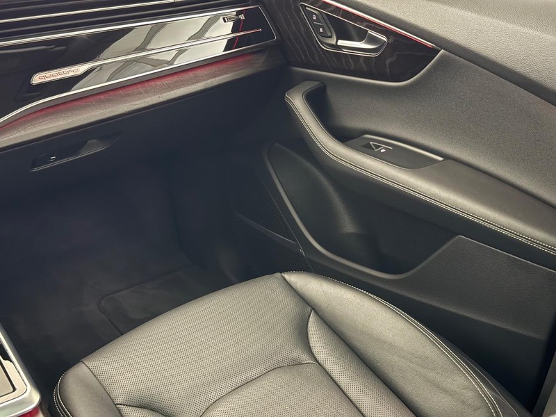 Audi Q8 Vehicle Full-screen Gallery Image 12