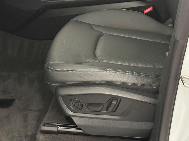 Audi Q8 Vehicle Full-screen Gallery Image 19