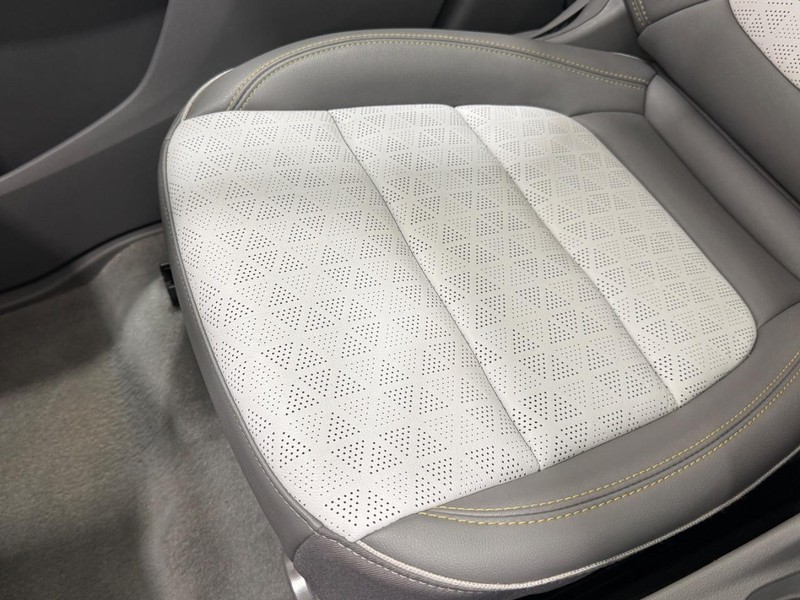 Chevrolet Bolt EUV Vehicle Image 21