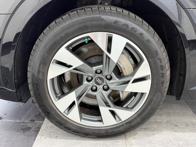 Audi e-tron Vehicle Image 6