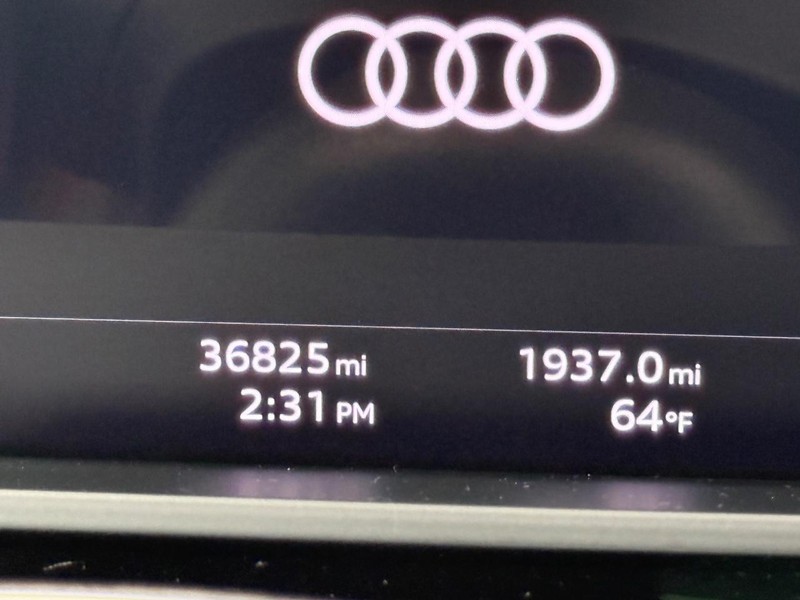 Audi e-tron Vehicle Image 24