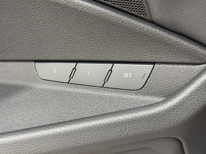 Audi e-tron Vehicle Image 26