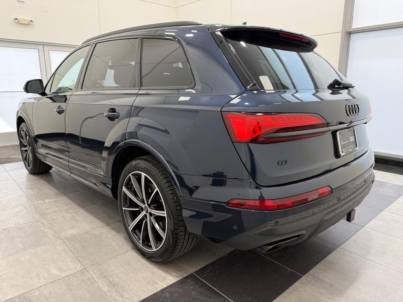 Audi Q7 Vehicle Image 4